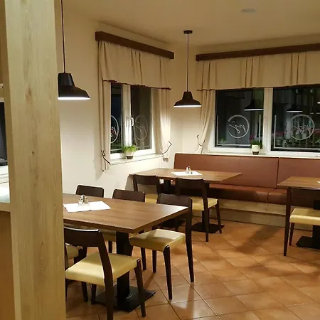 Gostilna S Prenocisci Pri Janezu *